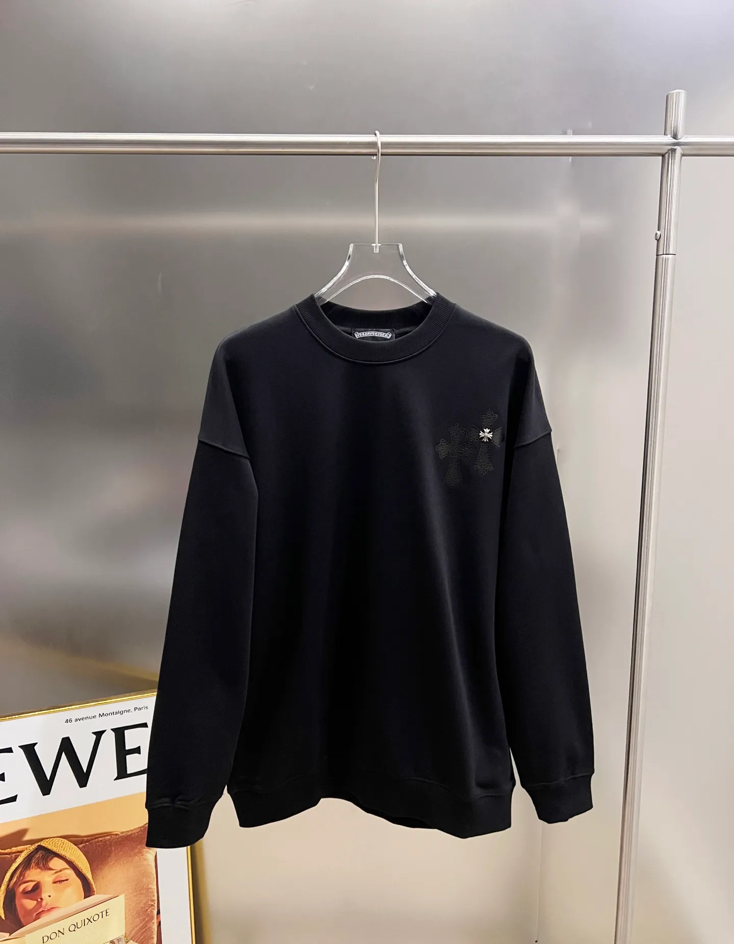 🅿️280 CH Crowe 2025 Autumn and Winter New Style Round Neck Long Sleeve Sweater Cross Patch Leather + Customized Hardware Metal Horseshoe Sanskrit Characters + Middle Eastern Australian Diamond Design Craftsmanship The real thing is great🔥Same style for men and women, loose version Size S M L XL XXL Five sizes Black White